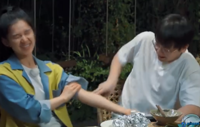 彭昱暢把張婧儀胳膊抽紅了 網(wǎng)友感慨:他是怎么找到女朋友的?